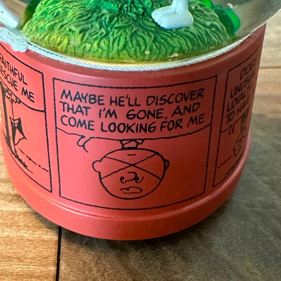 Peanuts Snowglobe - Picture 5 of 8